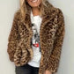 Fluffig kort jacka med leopardmönster för kvinnor